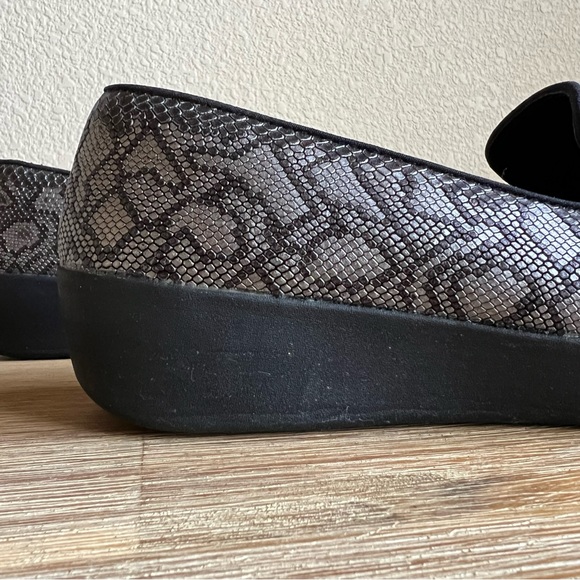 FitFlop Women's Audrey Python Print Smoking Slippers Loafer Flat Size 8 - Picture 3 of 16